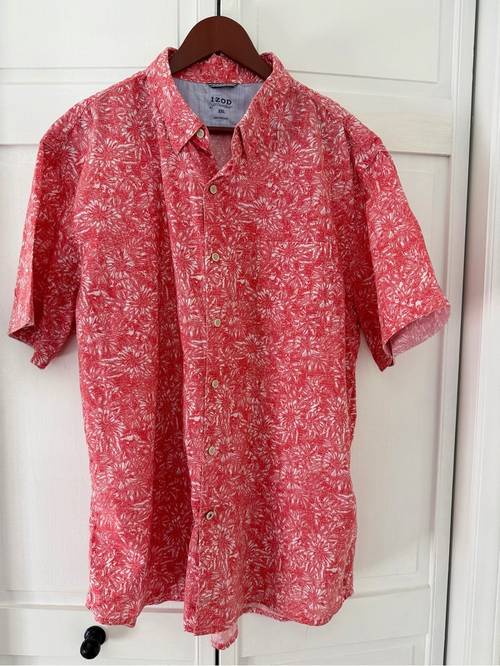IZOD Saltwater Men’s Red Floral Short-Sleeve Button-Up Shirt